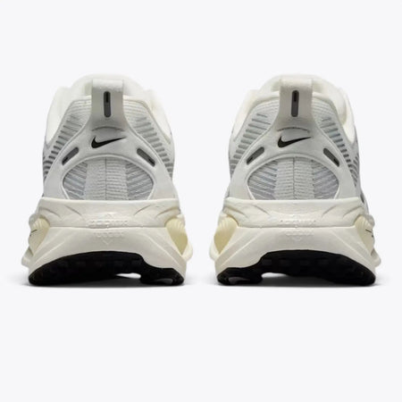 Nike Vomero 18 Summit White Coconut Milk