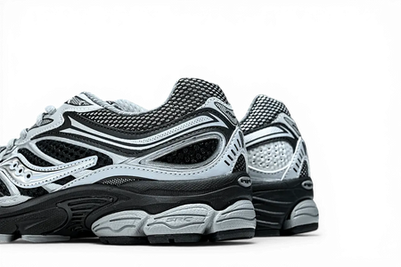 Saucony OG ProGrid Omni 9 Black Silver – Retro Runner - Running Shoes